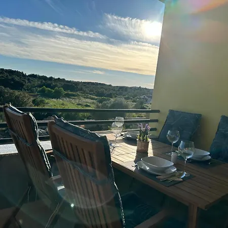 アパート Mila ウグリャン